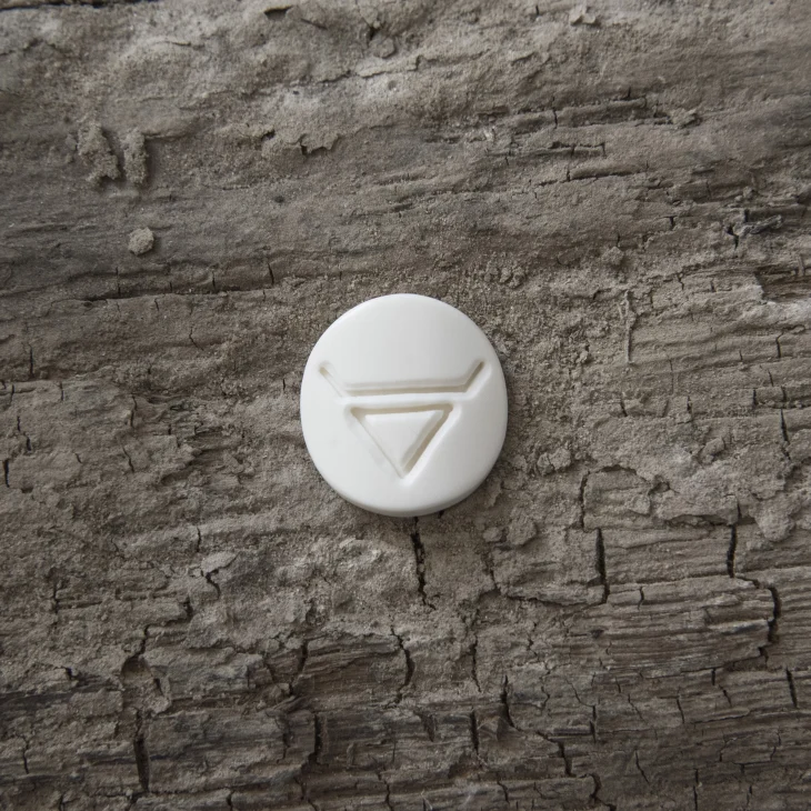 Графическое изображение Резы Велеса, отражающего многогранность и мудрость.