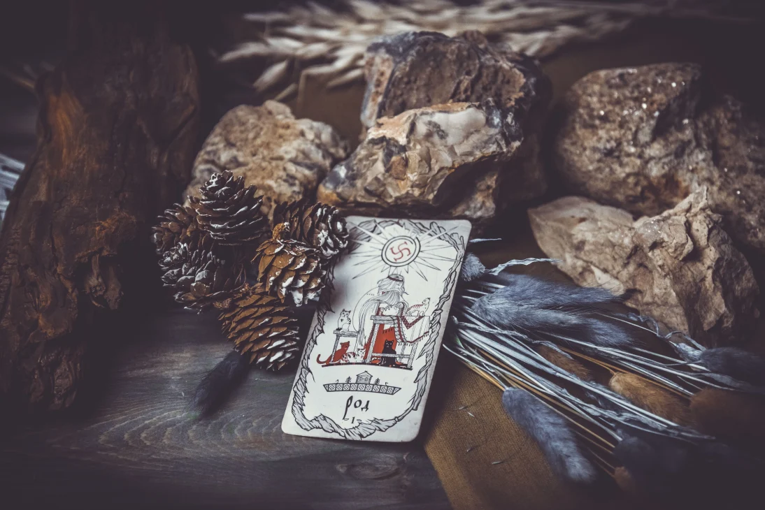 Гадальные карты с изображением Резы Род для понимания будущего